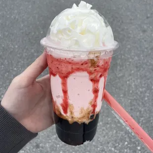 frozen strawberry latte with boba