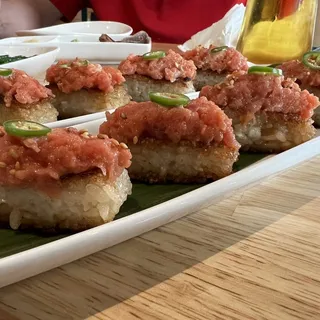 Spicy tuna on crispy rice(4pcs) (B.O.G.O. SPECIAL)