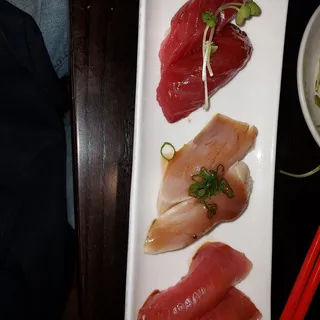 Tuna Nigiri Trio