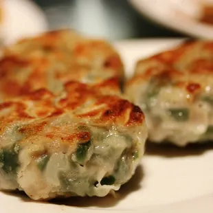 Gau Choi Gao : Pan Fried Dumplings with Meat and Chives. Not bad!
