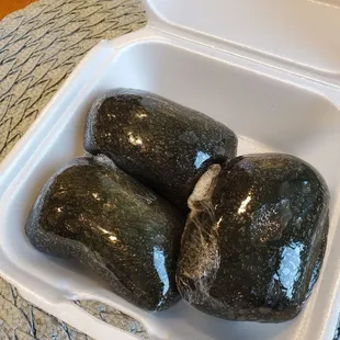 Freshly made Vietnamese mochi dessert.