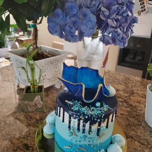 I asked KJ&apos;s for a 20th birthday cake for my daughter, my only request was that it was blue.  The result was outstanding!!!