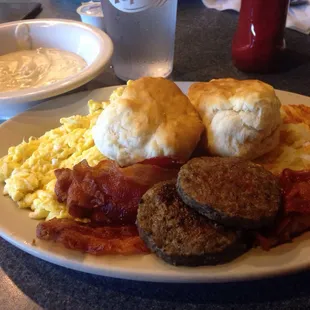 food, chicken wings and fried chicken