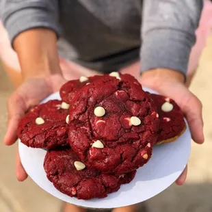 Red velvet cheesecake STUFFED cookie