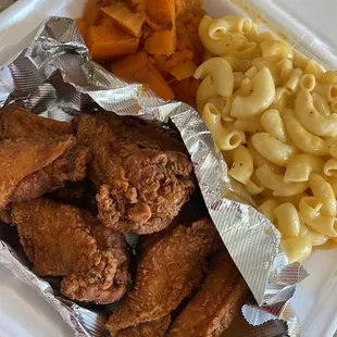 Fried chicken yams &amp; Mac