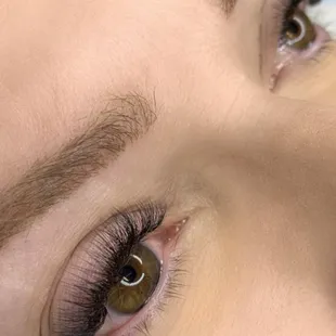 Volume lashes with light texture