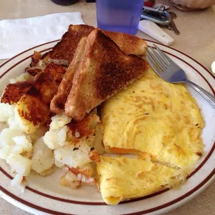 Cheese omelet with home fries and wheat toast.  $4.59 perfect inexpensive food.