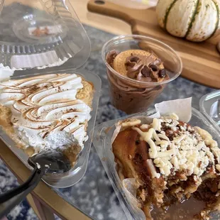 Tres leches, chocolate marchesa, &amp; Golfeados / Venezuelan Cinnamon Rolls