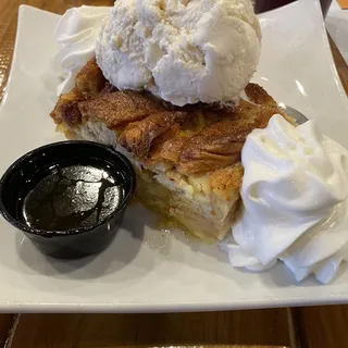 APPLE CARAMEL BREAD PUDDING