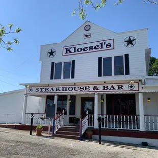 Big building used to be yellow and now they just painted it white. I like the white