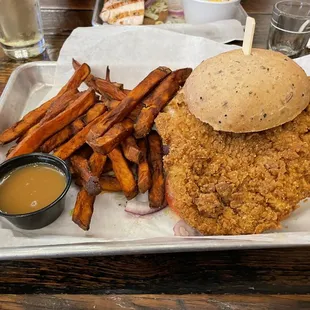 food, chicken wings and fried chicken