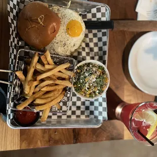 Kluddes burger and elote