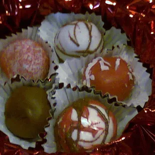 Cake truffles in a decorative tin. Great for Valetines day or any occasion