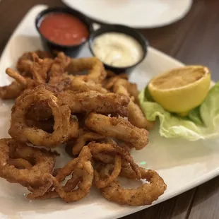 a plate of onion rings and lettuce