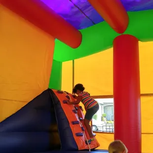 Rock climb in
  5 n 1 FunArena