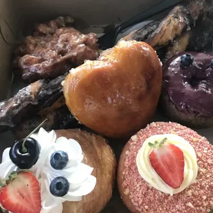 Apple fritter, tiger tail, creme brûlée, blueberry, kronut gourmet, Strawberry Cream Cheese