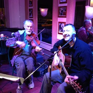 A little impromptu Live Music on the front stage.