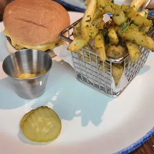 Ozersky cheeseburger, with cilantro fries are the best!!!