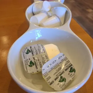 Butter Creamers an Jam