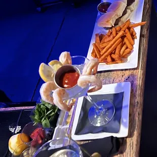 KNOLLS, Laguna Niguel, California!  Sliders, Shrimp &amp; Cocktails at the BAR!