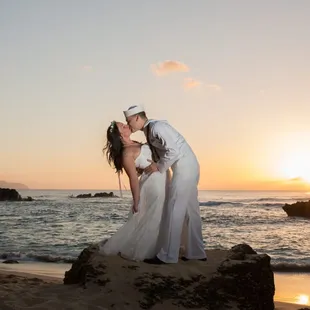 Knots &amp; Shots Hawaii, LLC Oahu, Hawaii  Wedding Officiants &amp; Photography
