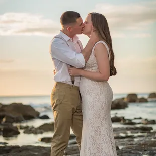 Knots &amp; Shots Hawaii, LLC  Ko&apos;olina Oahu, Hawaii Wedding Officiants &amp; Photography