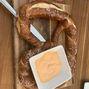 Pretzel with Puc cheese snd a dude of Mayo Sara ha, ask for that separately.  It was huge and warm!