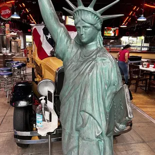 I had high hopes came in and the place was dirty.  Only three customers but every table had dirty dishes.  Floor was sticky.  Food was blah