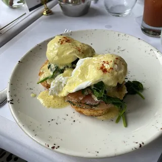 Salmon Gravlax Benedict*