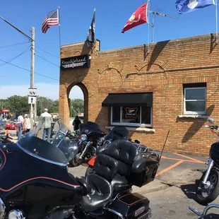 A must stop is Knucklehead. Beautiful Wisconsin day 4 in the cheese country! Get some cheese curds for an appetizer everywhere you eat.
