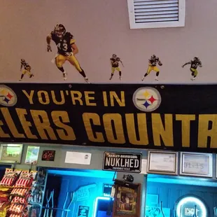 a sign that says you're in steelers country