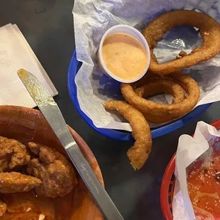 ows onion rings and dipping sauce