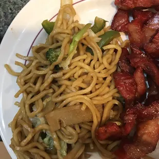 Veggie lo mein