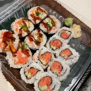 Shrimp tempura/spicy tuna speciality roll, spicy tuna roll