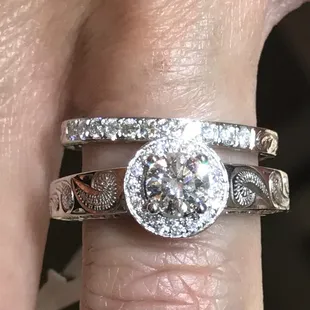 Beautiful Hawaiian style wedding rings.