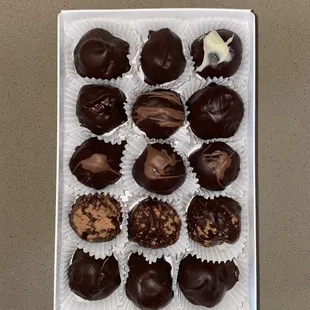 15 Pieces Assorted Kruffles/Truffles - Mixture of dark chocolates!! Didn&apos;t choose caramels/nuts since not a huge sweet fan.