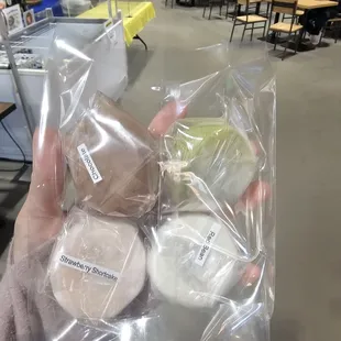 Let these sit a bit before eating or it'd be too hard. They were good, powdery outside and chewy inside with good filling