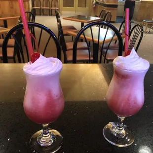 Get your Miami vibe at the bar now!!