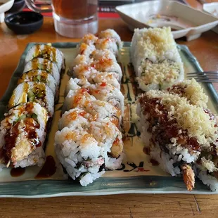 Best sushi rolls anywhere. Middle my fav; calamari roll!!!