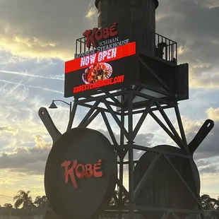 the sign for the restaurant