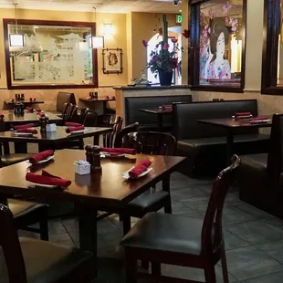 Full dining room available