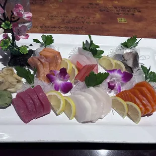 Sashimi set- good presentation