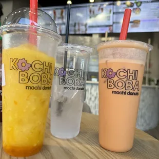 Super tasty mango smoothie and Thai Tea.