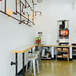 Back wall, counter seating