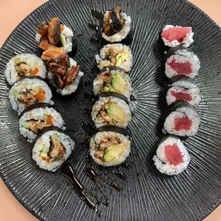Salmon skin , eel and avocado, tekka maki