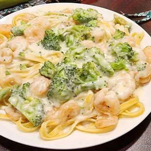 Shrimp broccoli alfredo