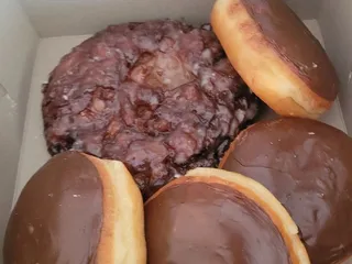 Lucky’s Donuts & Ice Cream