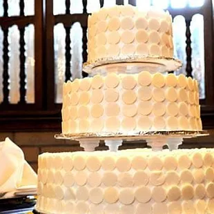 Ko Gi Bow made our wedding cake!