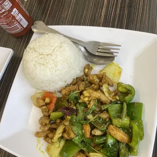 30. Chicken with Lemongrass on Steamed Rice