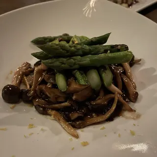 Vegan Sauted Asparagus & Mushrooms